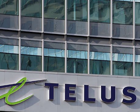 Telus Beats Profit Forecast, Raises Dividend